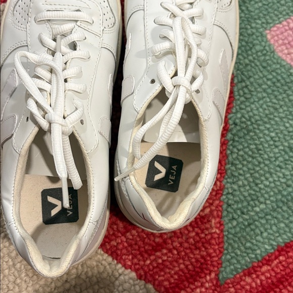 Veja Sneakers - Picture 14 of 15